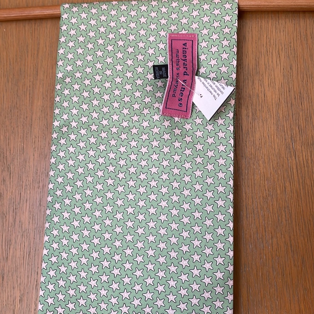 NWT light green with white stars vinyard vines martha’s vinyard silk scarf